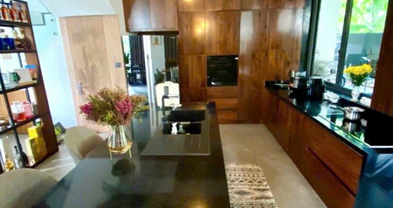 khong gian bep rong rai sang trong 810x430 - Giá mua bán nhà Biệt thự nguyên căn góc Đường số 22 KDC Mỹ Thái 1A Quận 7 T2/2025