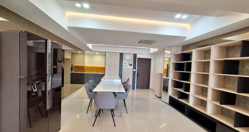 khong gian bep va phong an 4 810x430 - Hàng hiếm căn hộ 06 block B lầu cao view hồ bơi cần bán tại chung cư Rieverpark Premier