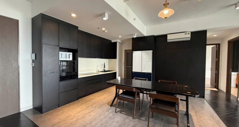 khong gian bep va phong an rong rai 1 810x430 - Duy nhất bán cặp căn hộ thông nhau tại chung cư Midtown m8, 254m2, nội thất cao cấp, giá 30 tỷ