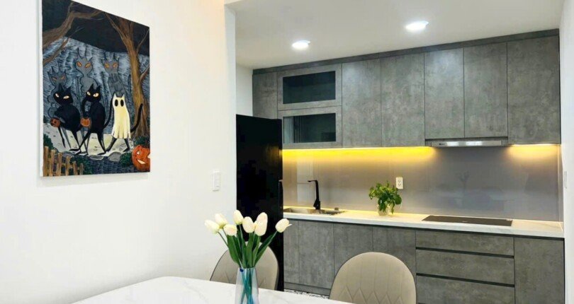 khong gian bep va phong an rong rai 810x430 - Giá mua bán căn hộ 3 phòng ngủ block A chung cư Park View Quận 7 T2/2025