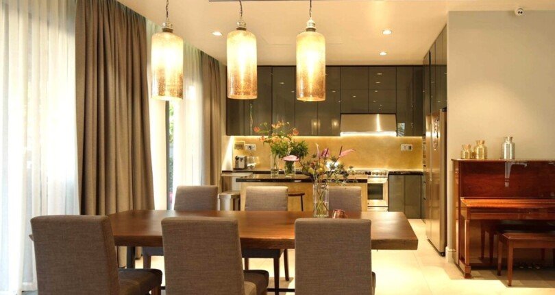 khong gian phong an va bep 810x430 - Giá mua bán nhà Biệt thự góc đường Tân Phú và Nội khu Nam Viên Phú Mỹ Hưng Quận 7 T2/2025