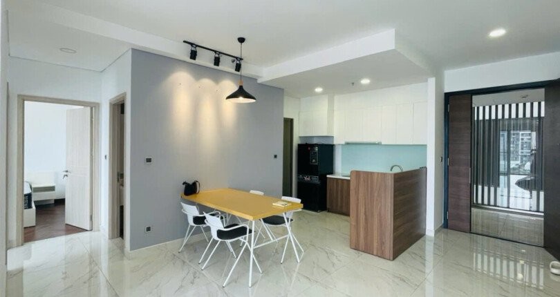 khong gian phong an va bep can ho ban 810x430 - Giá mua bán căn hộ 2pn số 06 Block A Chung cư Midtown m5 Phú Mỹ Hưng Quận 7 T2/2025