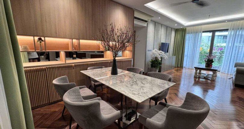 khong gian phong an va bep rong rai 810x430 - Giá mua bán căn hộ 3pn Block C căn 01 chung cư Riverpark Premier Quận 7 T3/2025