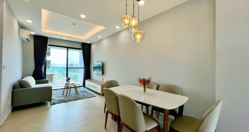 khong gian phong an va phong khach 810x430 - Giá mua bán căn hộ 2pn Block A căn 06 chung cư Hưng Phúc Premier Quận 7 T2/2025