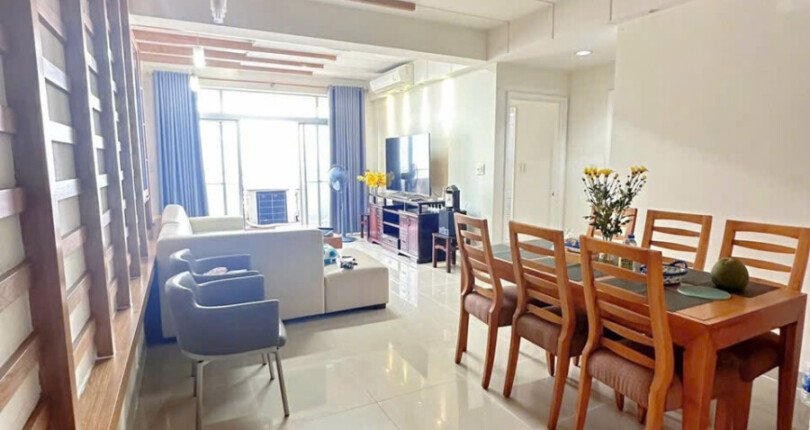 khong gian phong khach can ho ban 1 810x430 - Giá mua bán căn hộ Penthouse 3pn chung cư Park View Quận 7 t2/2025