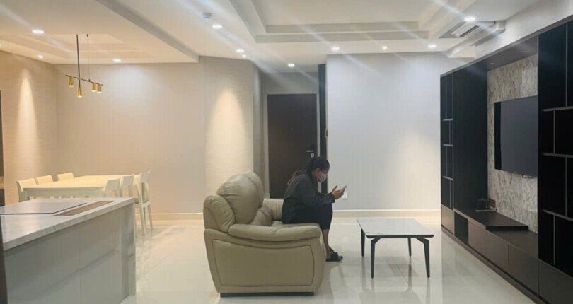 khong gian phong khach can ho ban 810x430 - Giá mua bán căn hộ 3pn Block A chung cư Riverpark Premier Quận 7 T2/2025