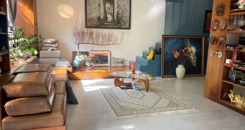 khong gian phong khach rong rai 810x430 - Giá mua bán nhà Biệt thự nguyên căn đường Nội khu Mỹ Gia 1 Quận 7 T2/2025