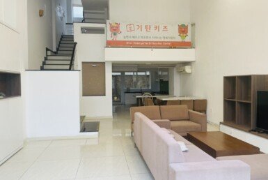 khong-gian-phong-khach-tang-tret