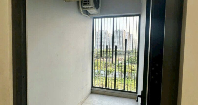 logia ban cong can ho ban 810x430 - Giá mua bán căn hộ 2pn chung cư Lavida Plus Quận 7 T2/2025