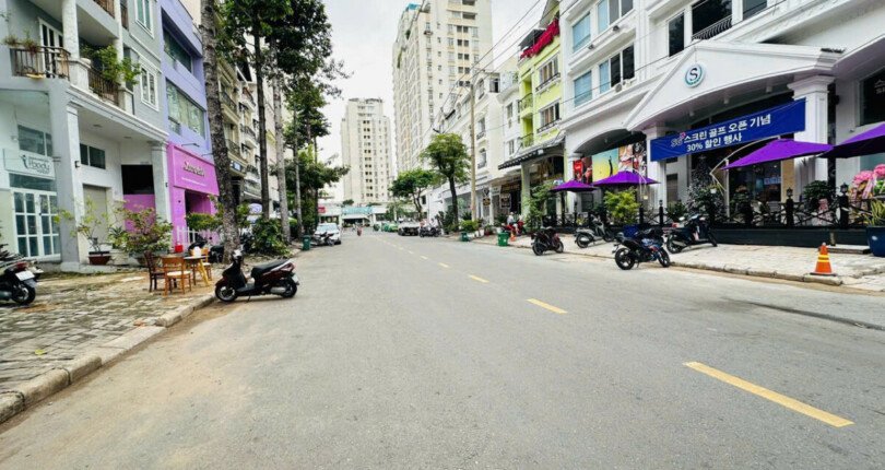 nha ban lien ke khu sky garden 3 810x430 - Giá mua bán nhà phố có hầm Đường số 2 Khu Hưng Gia 5 Quận T2/2025