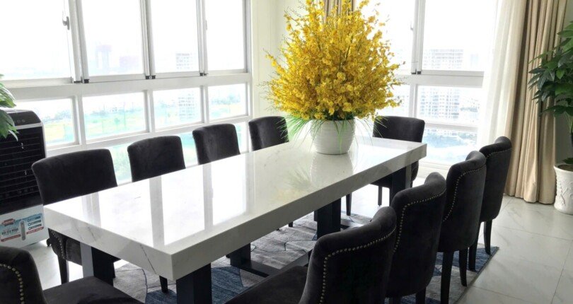 phong an sang trong 810x430 - Giá mua bán căn hộ Tophouse 5 phòng ngủ chung cư Happy Valley Quận 7 T2/2025