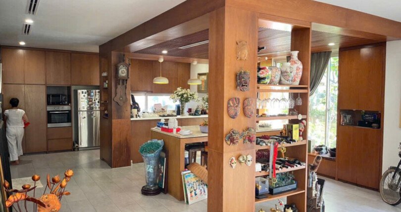 phong bep rong rai sang trong 810x430 - Giá mua bán nhà Biệt thự nguyên căn đường Nội khu Mỹ Gia 1 Quận 7 T2/2025