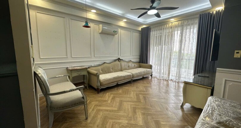 phong khach can ho ban 12 810x430 - Bán căn hộ chung cư Hưng Phúc, tầng trung, 97m2, giá 7.1 tỷ, nội thất căn hộ đầy đủ, xem nhà dễ.