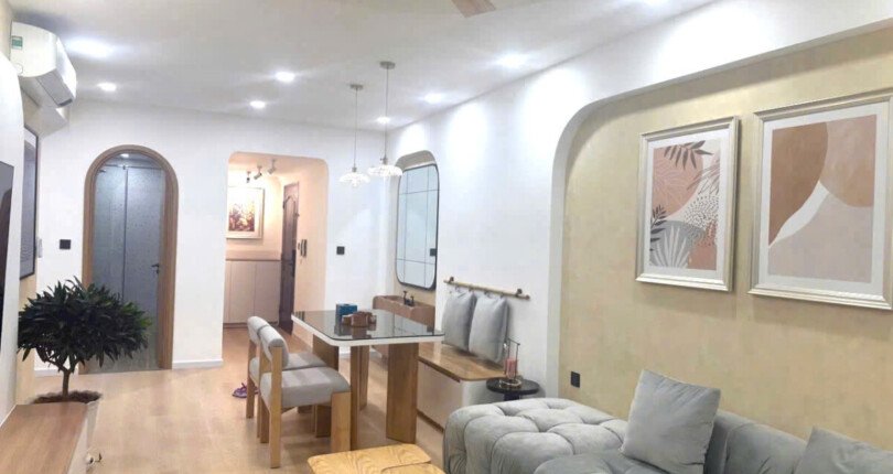 phong khach can ho ban 2 810x430 - Giá mua bán căn hộ 3pn chung cư Mỹ Khang Quận 7 T2/2025