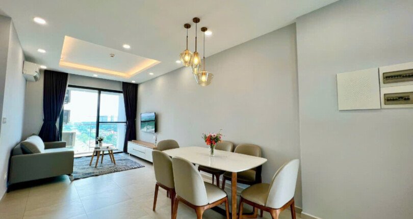 phong khach can ho ban 34 810x430 - Giá mua bán căn hộ 2pn Block A căn 06 chung cư Hưng Phúc Premier Quận 7 T2/2025