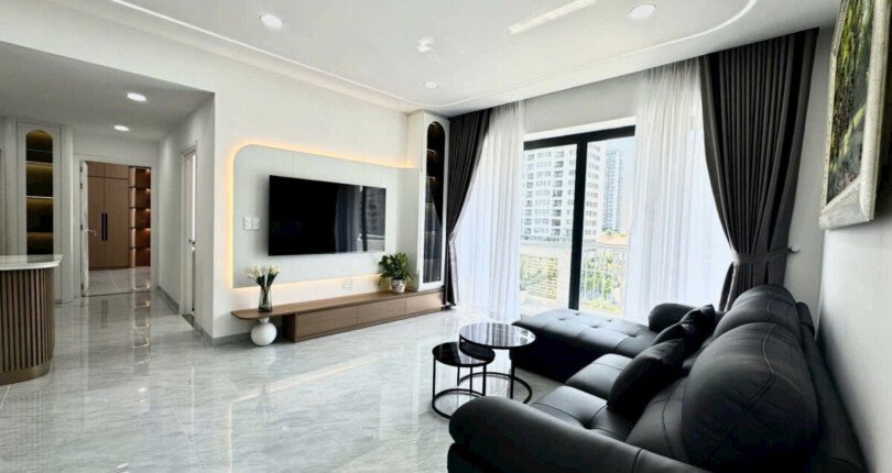 phong khach can ho ban 37 810x430 - Bán gấp căn hộ 3pn chung cư Cảnh Viên 1, 122m2 giá 10,3 tỷ