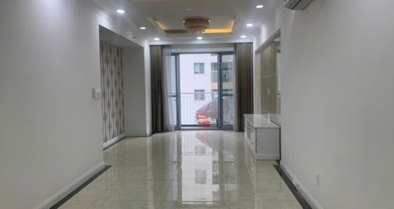 phong khach can ho ban 44 810x430 - Bán căn hộ chung cư Scenic Valley 1, diện tích 122m2, giá 9.350 tỷ, view hồ bơi, nhà có hợp đồng thuê.