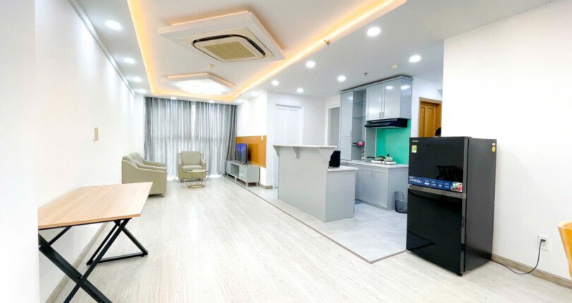 phong khach can ho can ban 5 810x430 - Bán căn hộ chung cư Scenic Valley 2, 77m2, tầng sân vườn, giá 5.6 tỷ, nhà có hợp đồng thuê ổn định.