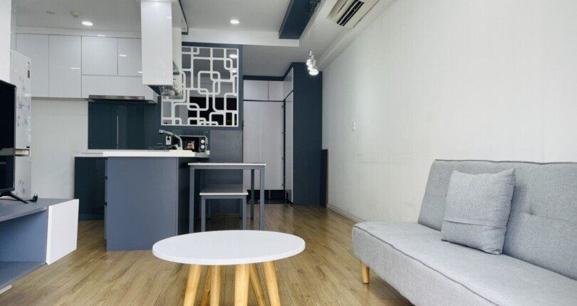 phong khach can ho can cho thue 810x430 - Cho thuê căn hộ chung cư Scenic Valley 1, 02pn, giá 18tr/tháng, nội thất đầy đủ, xem nhà dễ.