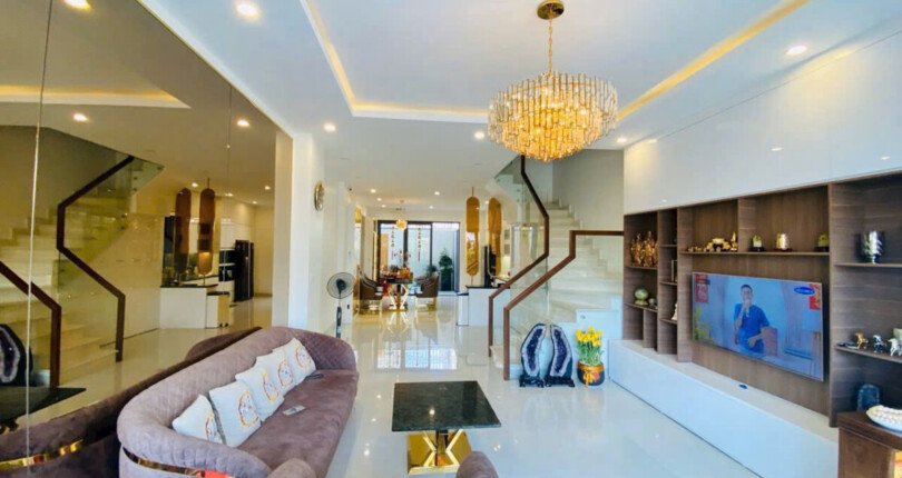 phong khach nha ban 810x430 - Giá mua bán nhà phố nguyên căn kdc Jamona City Quận 7 T2/2025