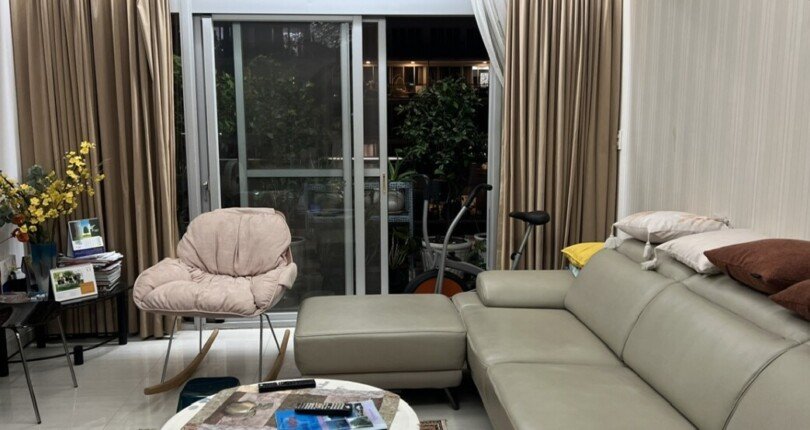 phong khach rong rai 1 810x430 - Bán căn hộ 3pn căn góc Block 2a chung cư Garden Court 1 view Tôn Dật Tiên 146m2 giá 14 tỷ