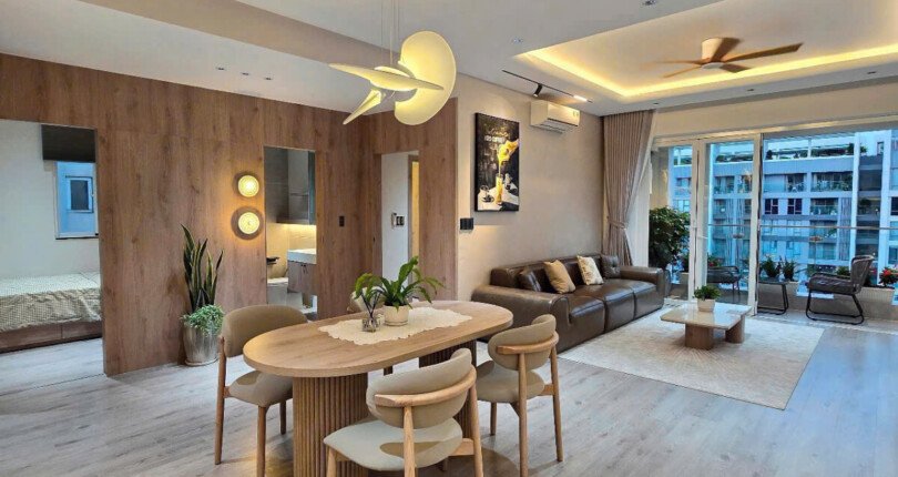 phong khach va phong an sang trong 810x430 - Giá mua bán căn hộ 3pn chung cư Riverside Residence Quận 7 T2/2025