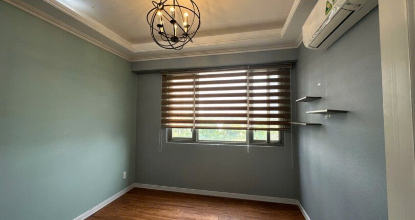 phong ngu can ho can ban 2 810x430 - Bán căn hộ chung cư Hưng Phúc, tầng trung, 97m2, giá 7.1 tỷ, nội thất căn hộ đầy đủ, xem nhà dễ.