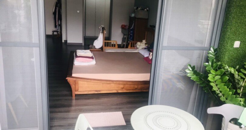 phong ngu co ban cong rong rai 810x430 - Giá mua bán căn hộ Penthouse 4pn chung cư Nam Phúc Le Jardin Quận 7 T2/2025