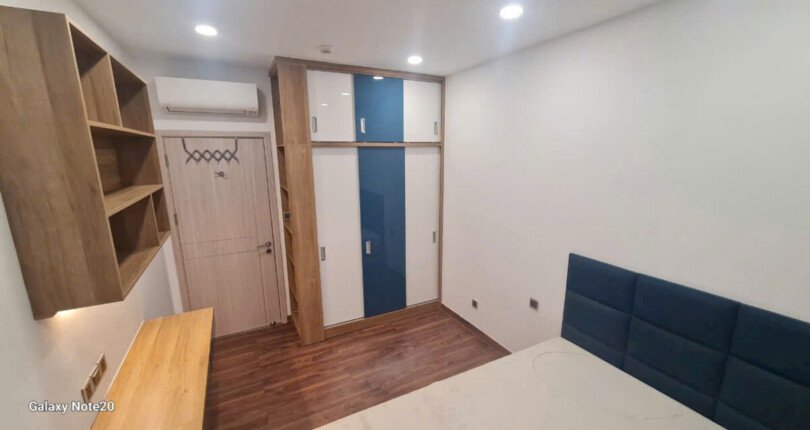 phong ngu day du noi that 810x430 - Giá mua bán căn hộ 2pn 97m2 chung cư Midtown M6 Quận 7 T2/2025