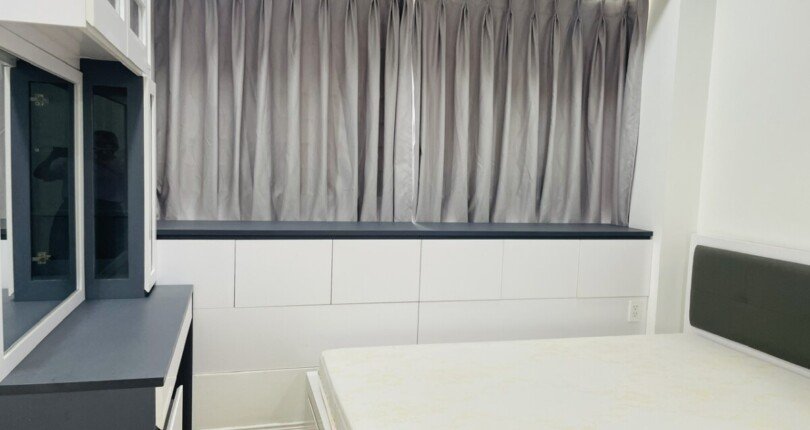 phong ngu masster can ho cho thue 810x430 - Cho thuê căn hộ chung cư Scenic Valley 1, 02pn, giá 18tr/tháng, nội thất đầy đủ, xem nhà dễ.