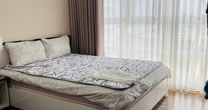 phong ngu nho rong rai cua so lon 810x430 - Giá mua bán căn hộ 3pn Block A chung cư Happy Valley Quận 7 T2/2025