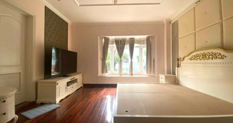 phong ngu rong rai hoan thien noi that 810x430 - Giá mua bán nhà Biệt thự nguyên căn số 11 kdc Mỹ Giang 1A Quận 7 T2/2025