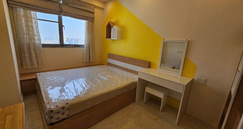 phong ngu trong can ho ban 810x430 - Giá mua bán căn hộ 2pn Block d chung cư Green Valley Quận 7 T2/2025