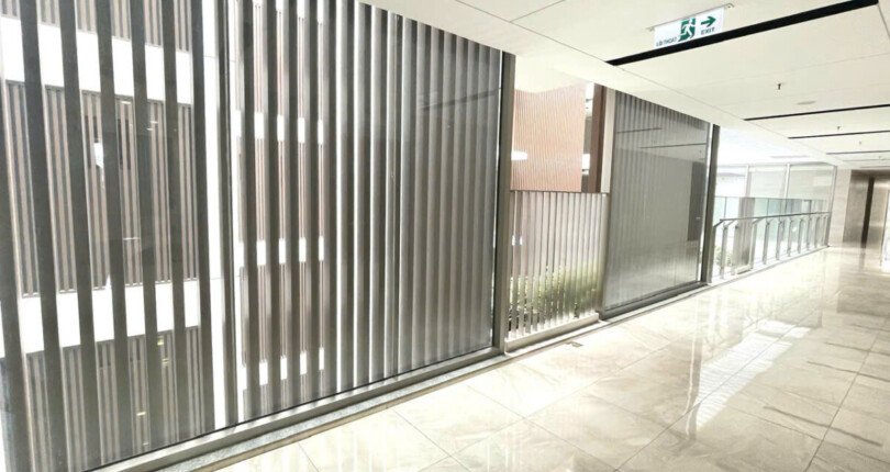 sanh hanh lang can ho 810x430 - Giá mua bán căn hộ 2pn số 06 Block A Chung cư Midtown m5 Phú Mỹ Hưng Quận 7 T2/2025
