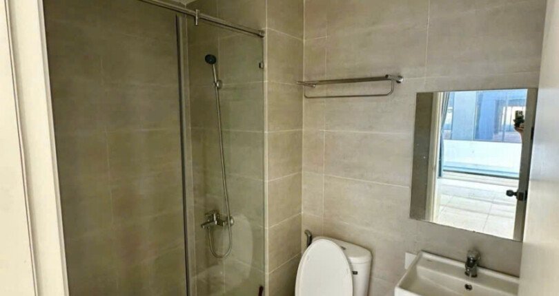 toilet can ho hoan thien noi that 810x430 - Giá mua bán căn hộ 2pn chung cư Lavida Plus Quận 7 T2/2025