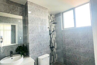 toilet-day-du-thiet-bi