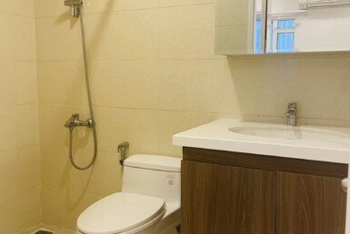 toilet-trong-nha-hoan-thien-trang-thiet-bi