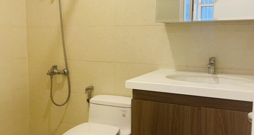 toilet trong nha hoan thien trang thiet bi 810x430 - Giá cho thuê tòa nhà nguyên căn số 478 Phạm Thái Bường Quận 7 T2/2025