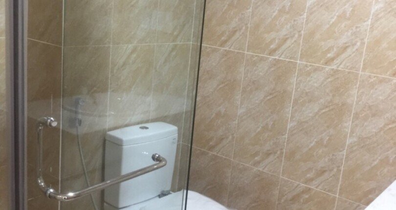 tollet can ho cho thue 810x430 - Bán căn hộ chung cư Scenic Valley 2, diện tích 77m2 , giá 5.7 tỷ, đầy đủ nội thất, xem nhà dễ.