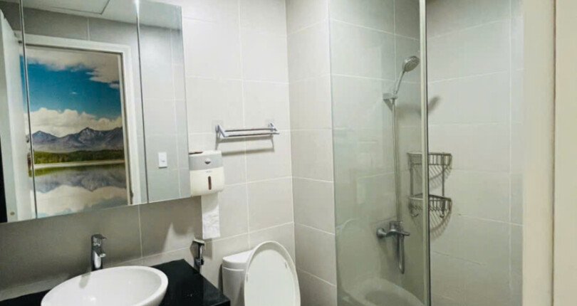 tolllet can ho cna cho thue 810x430 - Cho thuê căn hộ chung cư Saigon South, 104m2, 03pn, giá 20tr/tháng, nội thất đầy đủ.