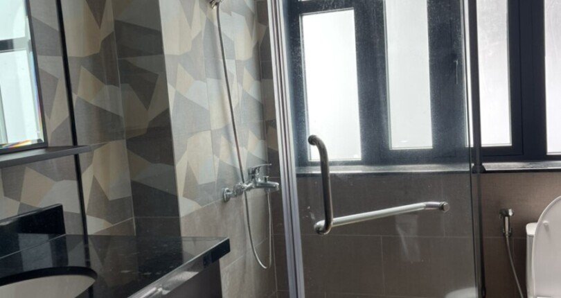 trang thiet bi nha tam cao cap 810x430 - Giá mua bán toàn nhà văn phòng góc công viên Nội khu Mỹ Toàn 2 Phú Mỹ Hưng Quận 7 T2/2025