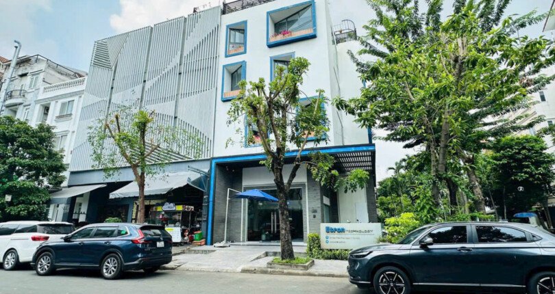 vi tri nha ban can goc lien ke cong vien 810x430 - Chủ gửi bán gấp tòa nhà văn phòng nguyên căn số 26 Cao Triều Phát phường Tân Phong Quận 7 t2/2025