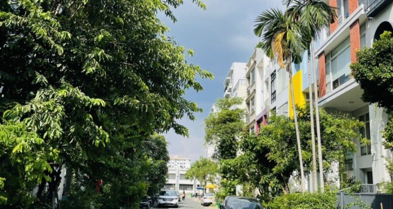 vi tri nha ban mat duong noi khu my toan 2 phuong tan phong quan 7 810x430 - Giá mua bán toàn nhà văn phòng góc công viên Nội khu Mỹ Toàn 2 Phú Mỹ Hưng Quận 7 T2/2025