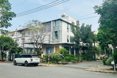 vi-tri-nha-biet-thu-goc-hai-mat-duong