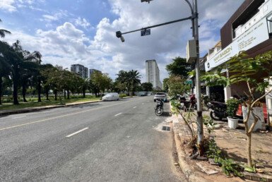 vi-tri-nha-doi-dien-cong-vien-mat-duong-lon