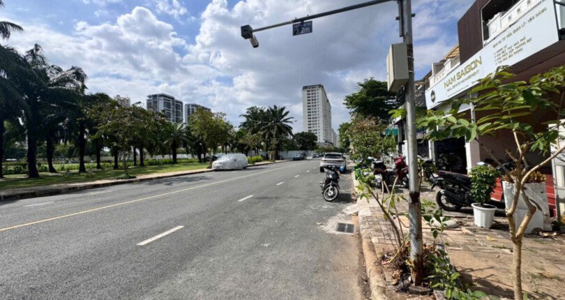 vi tri nha doi dien cong vien mat duong lon 810x430 - Giá mua bán nhà Biệt thự nguyên căn số 75 Nội khu Mỹ Thái 1C Quận 7 T2/2025