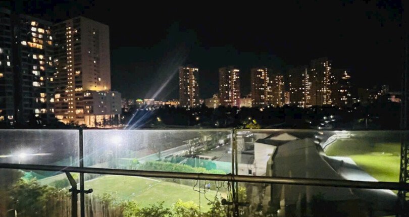 view ban cong can ho 810x430 - Giá mua bán căn hộ 3pn Block C căn 03 chung cư Green Valley Quận 7 T2/2025