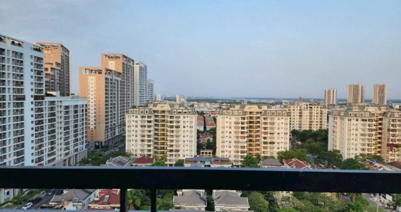 view ban cong can ho ban 1 810x430 - Giá mua bán căn hộ Penthouse 3pn chung cư Green View Quận 7 T2/2025