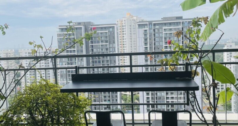 view ban cong can ho ban 810x430 - Giá mua bán căn hộ Penthouse 4pn chung cư Nam Phúc Le Jardin Quận 7 T2/2025