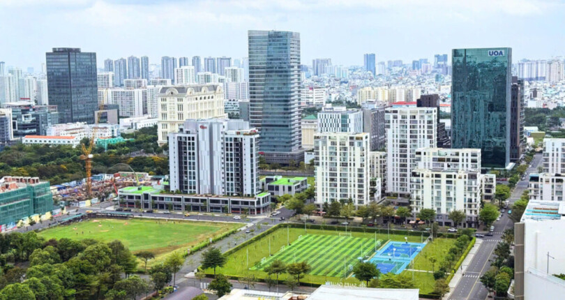 view can ho toan canh phu my hung 810x430 - Mua bán cặp căn hộ thông nhau chung cư The Peak Quận 7 T2/2025